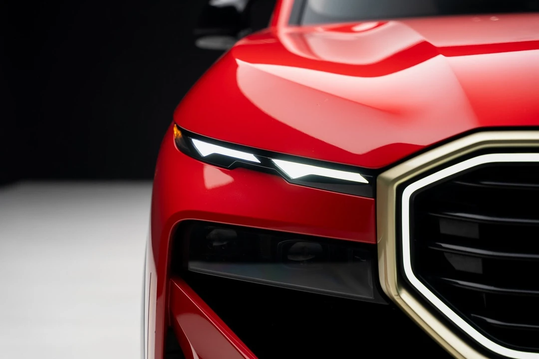 2023 BMW XM - Image 8 of 12