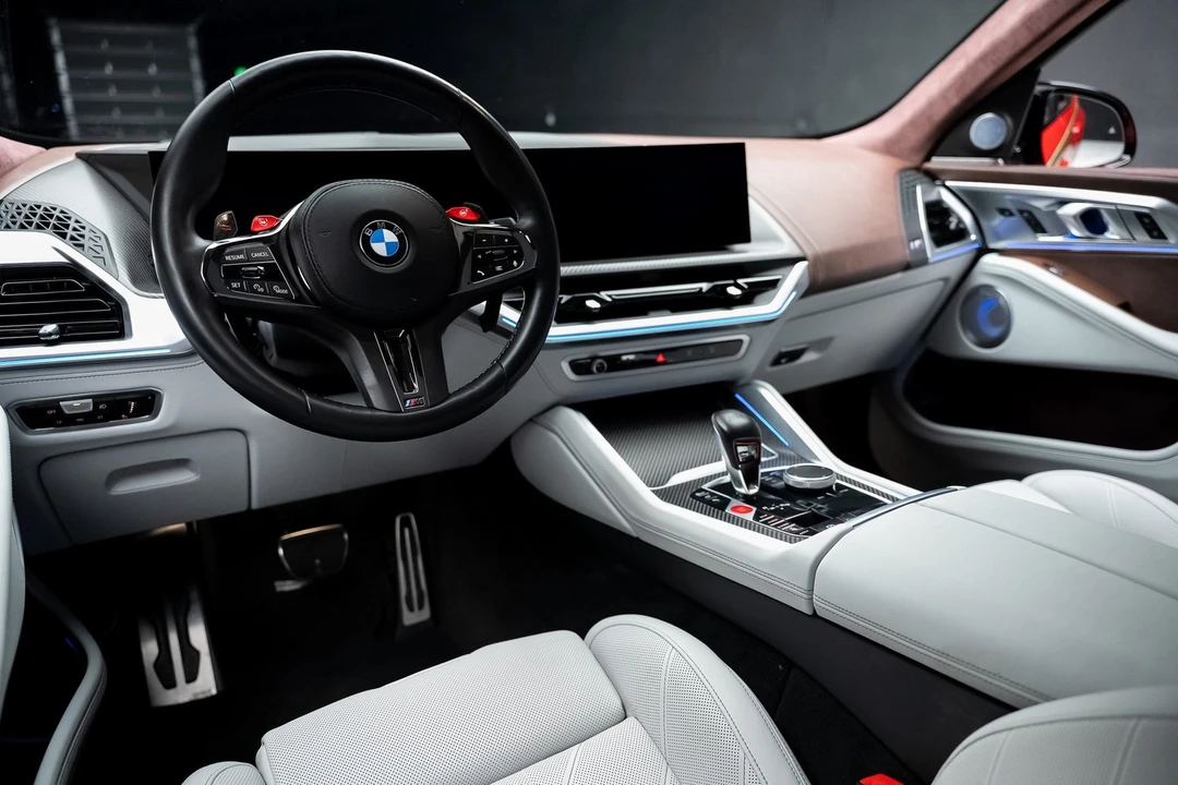 2023 BMW XM - Image 2 of 12