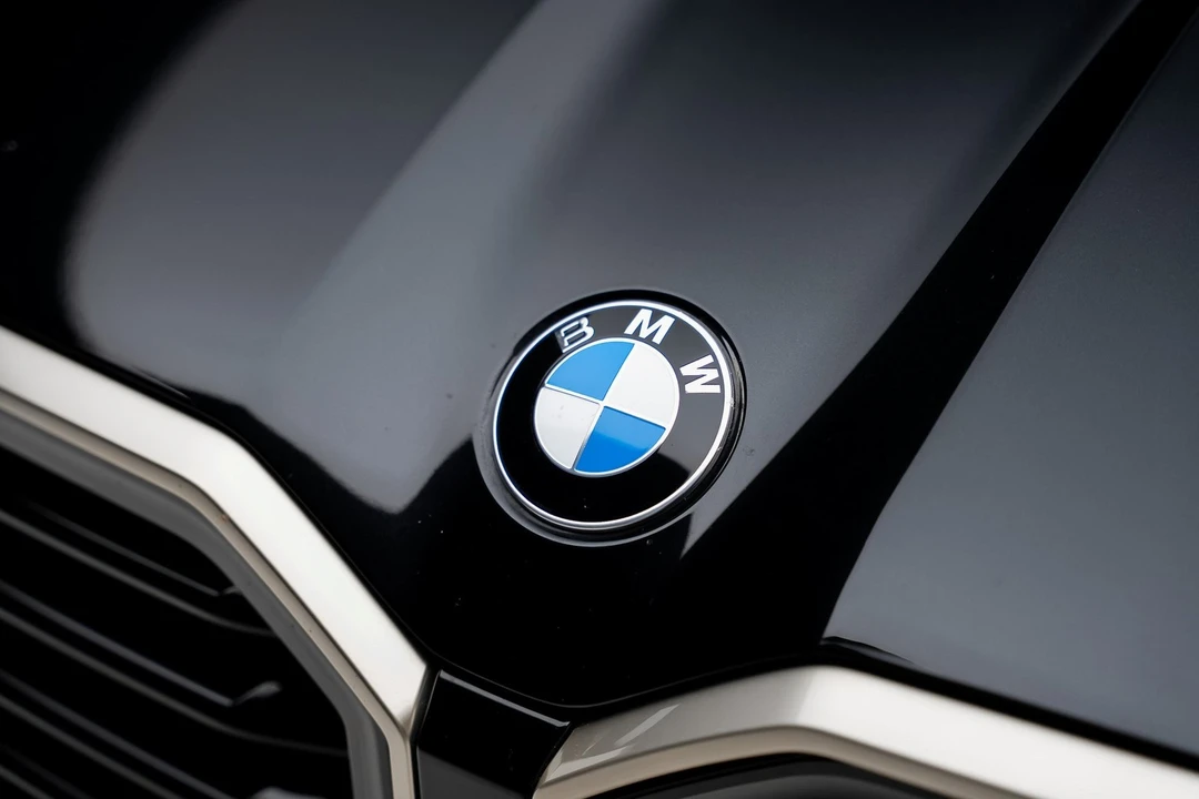 2023 BMW XM - Image 12 of 21
