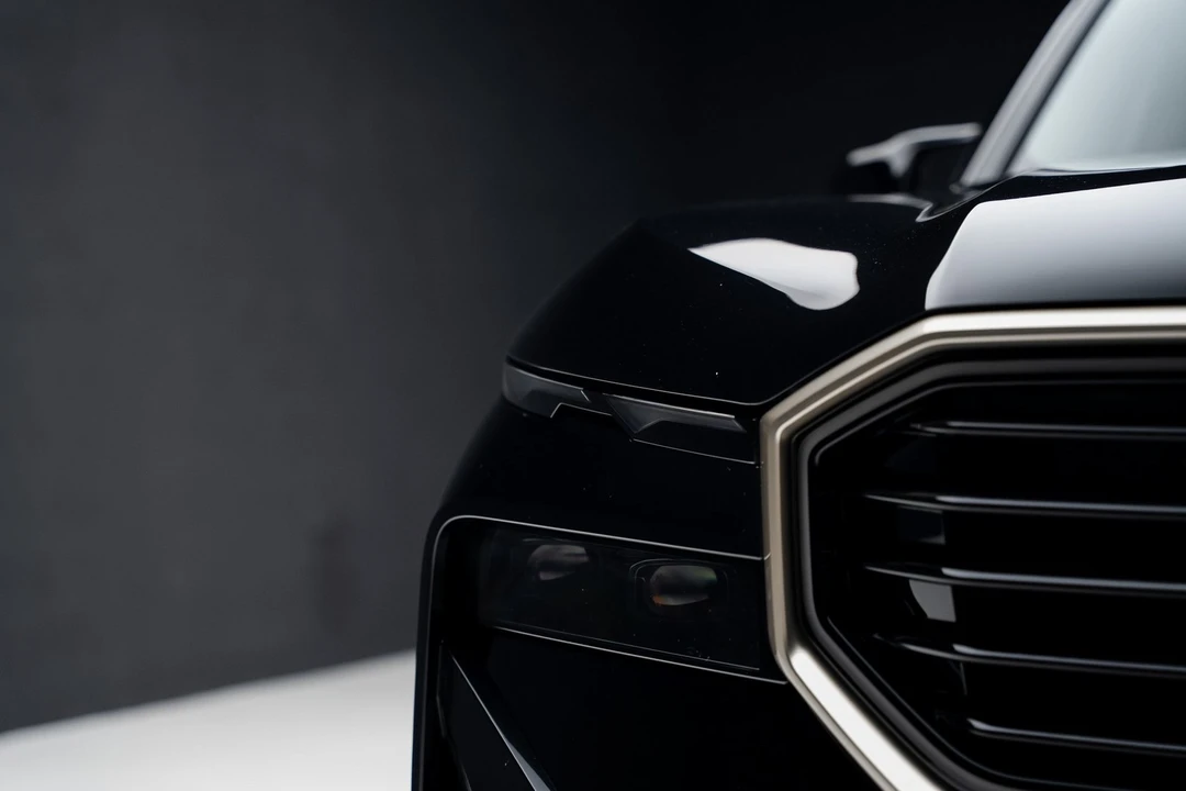 2023 BMW XM - Image 8 of 12