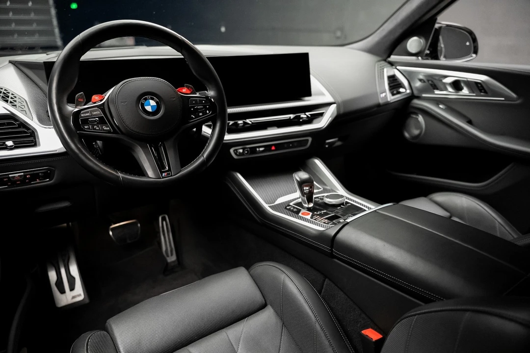 2023 BMW XM - Image 2 of 12