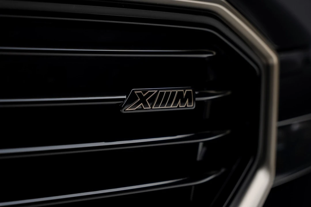2023 BMW XM - Image 13 of 21