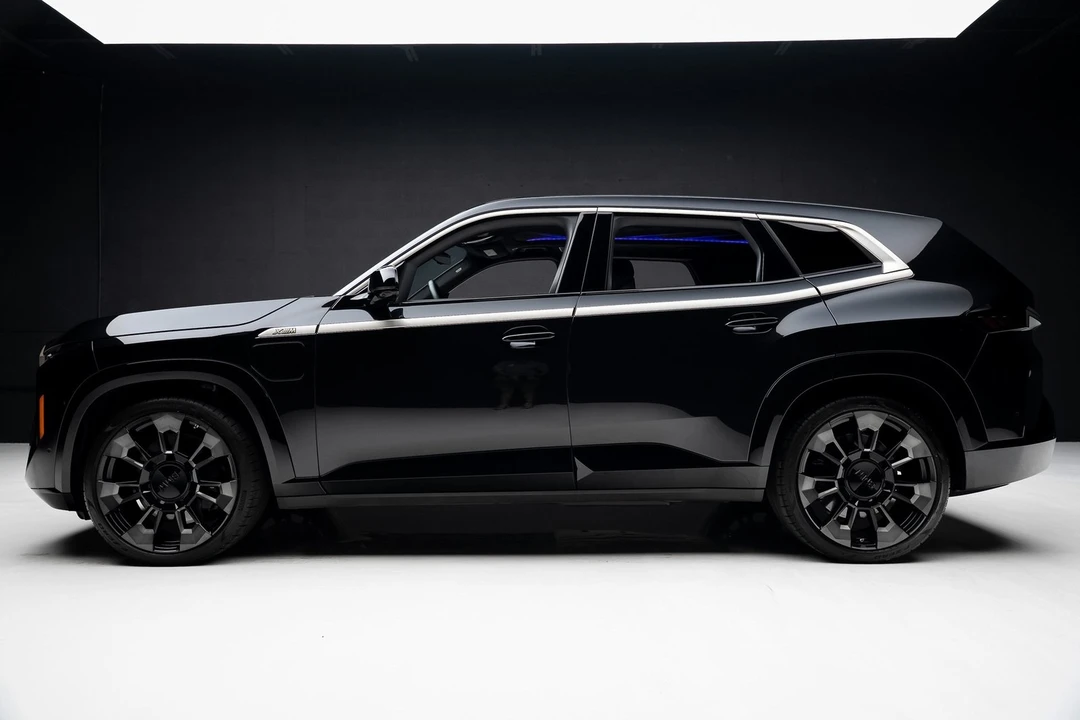 2023 BMW XM - Image 17 of 21