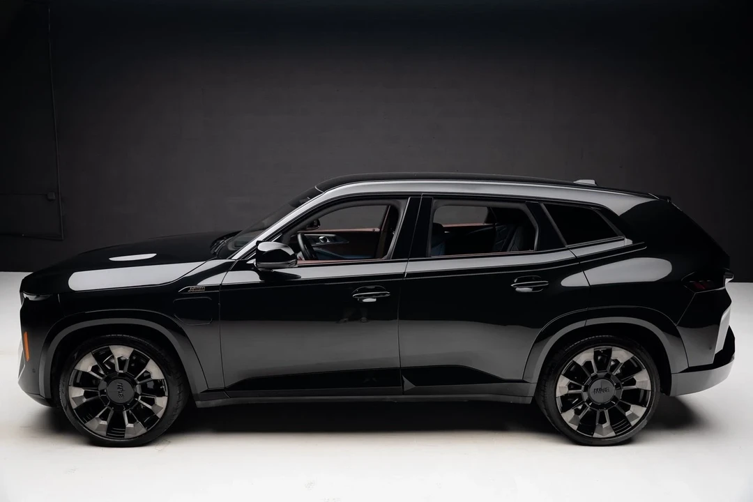 2023 BMW XM - Image 16 of 21