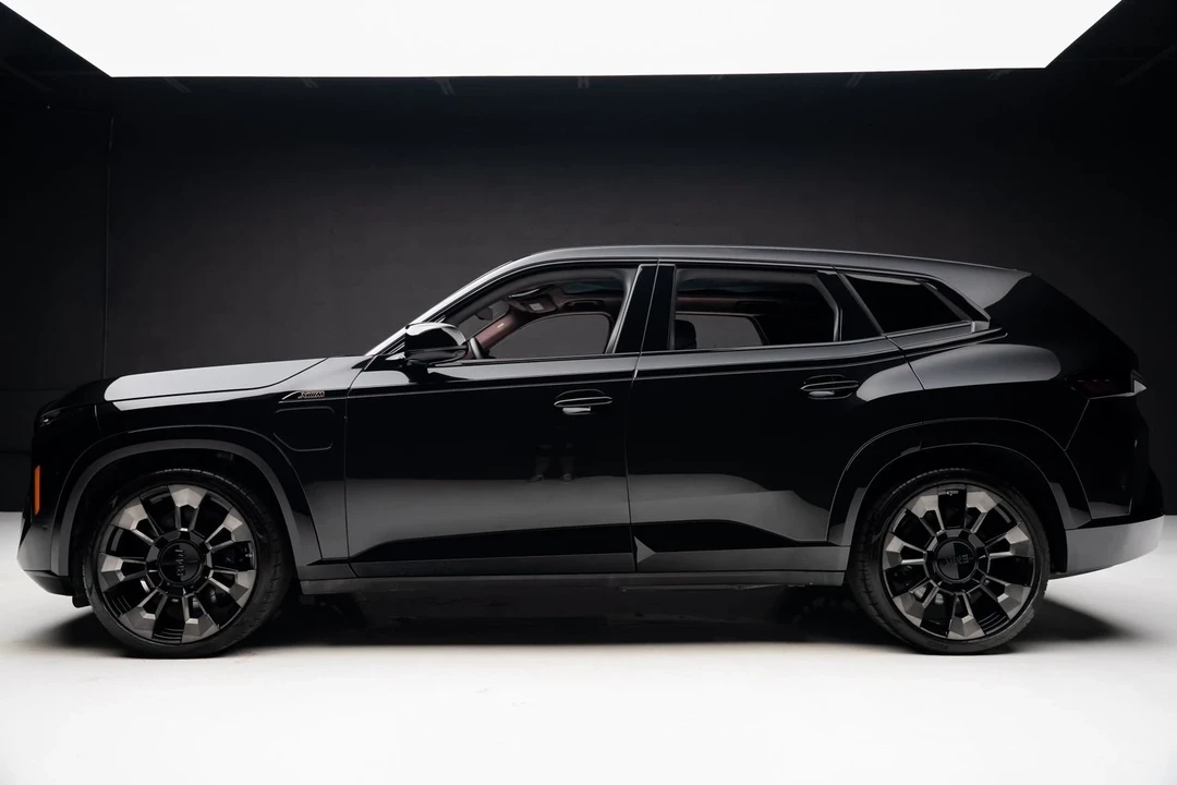 2023 BMW XM - Image 17 of 21