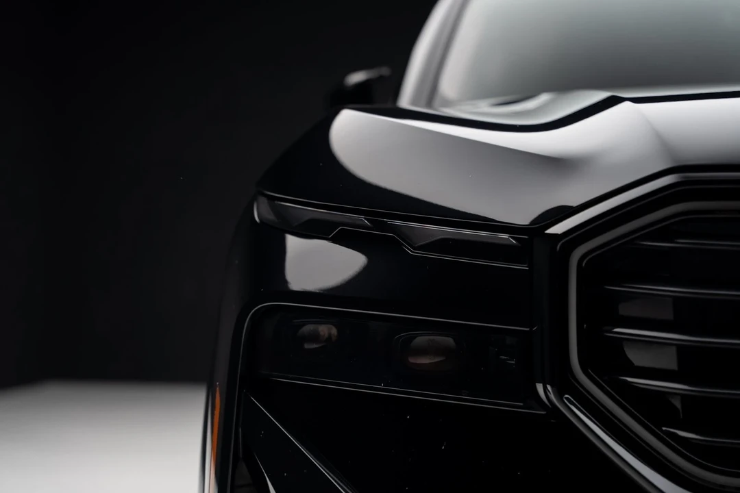 2023 BMW XM - Image 8 of 12