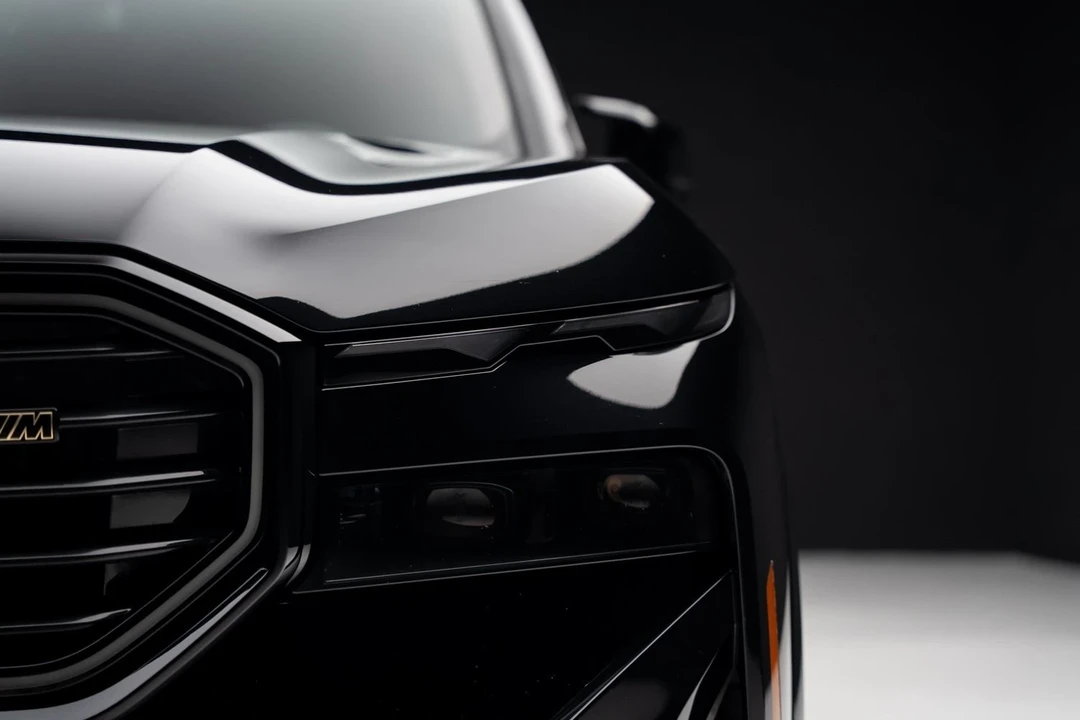 2023 BMW XM - Image 9 of 12