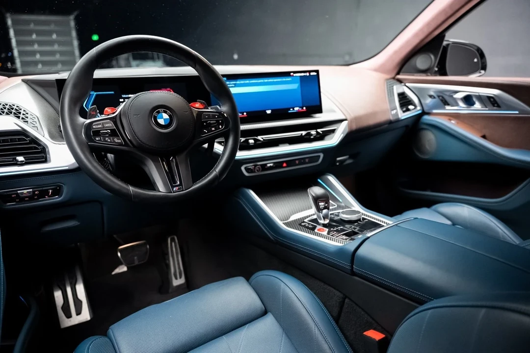 2023 BMW XM - Image 2 of 12