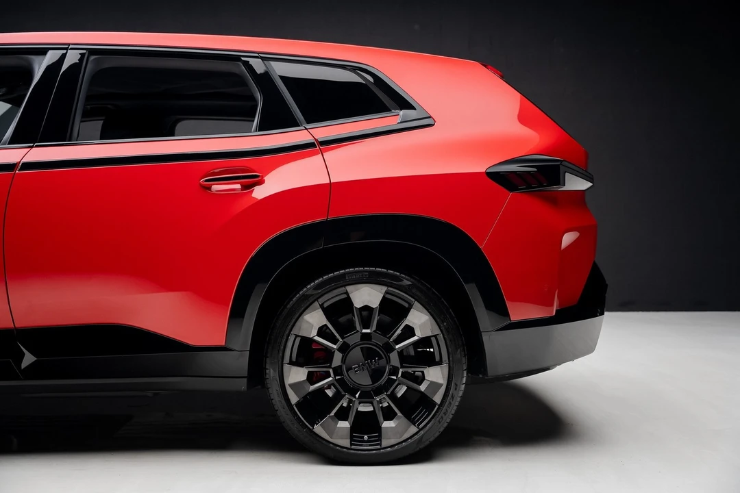 2023 BMW XM - Image 19 of 21
