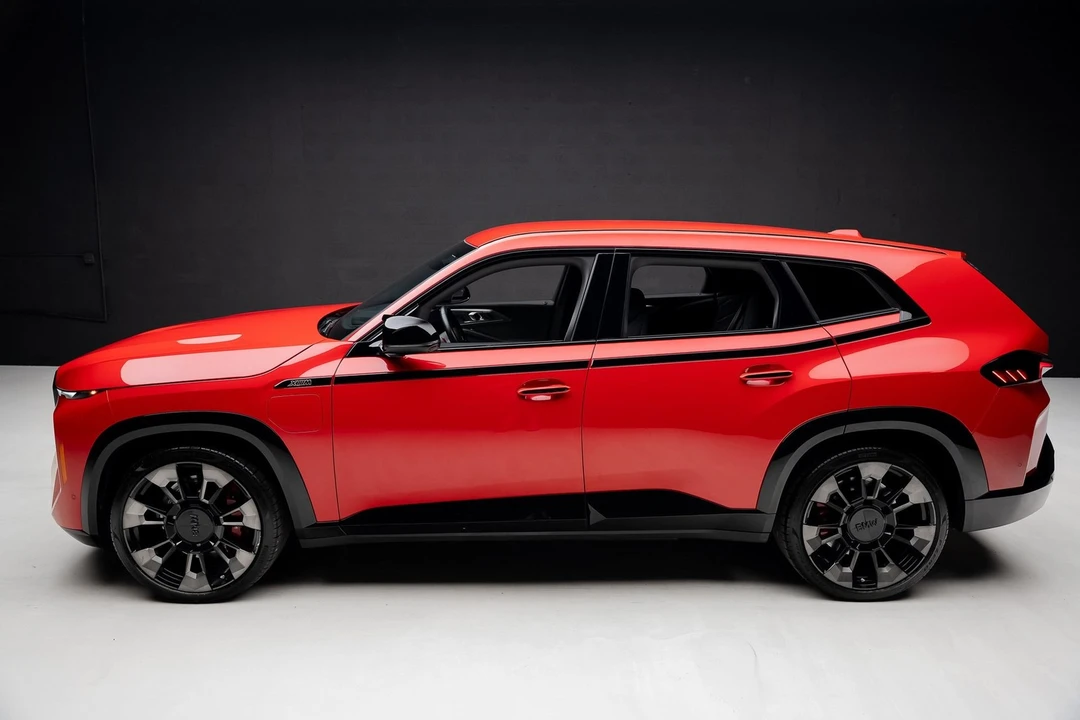 2023 BMW XM - Image 15 of 21