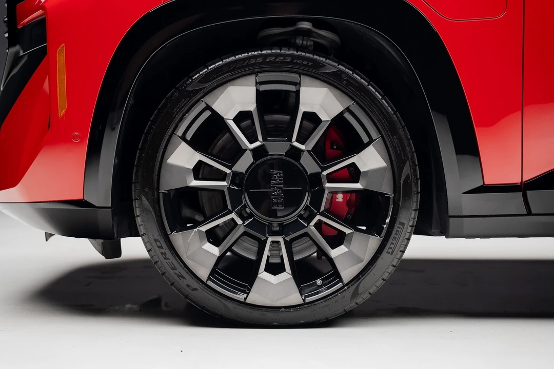 2023 BMW XM - Image 18 of 21
