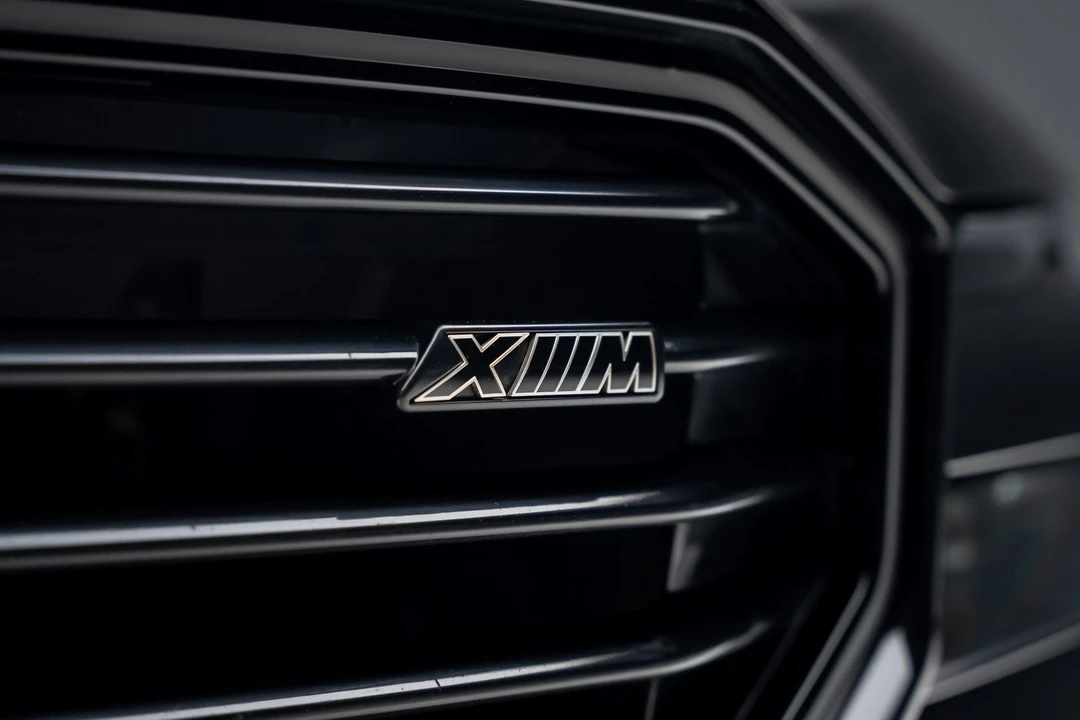 2023 BMW XM - Image 13 of 21