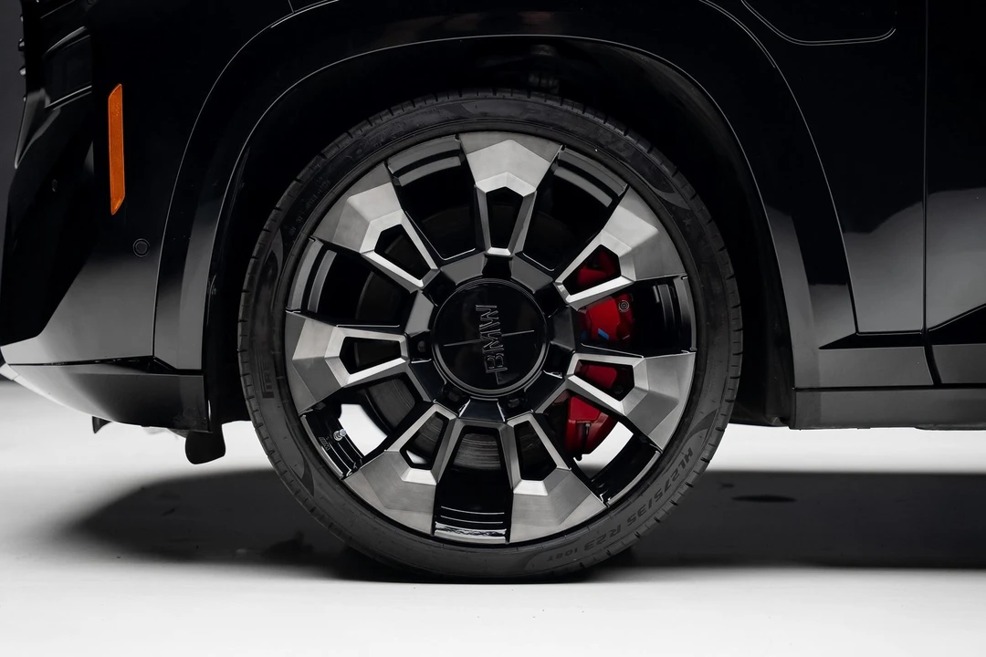 2023 BMW XM - Image 19 of 21