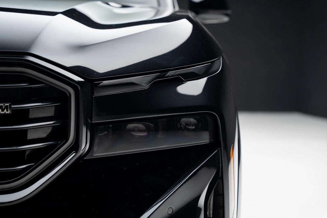 2023 BMW XM - Image 9 of 12