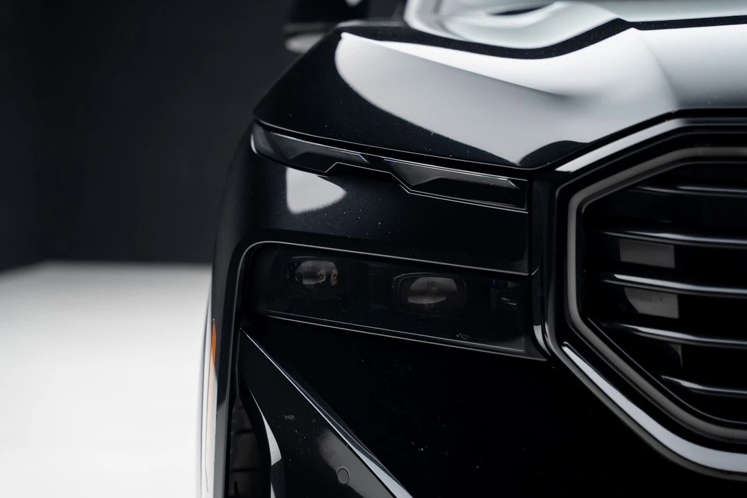 2023 BMW XM - Image 8 of 12