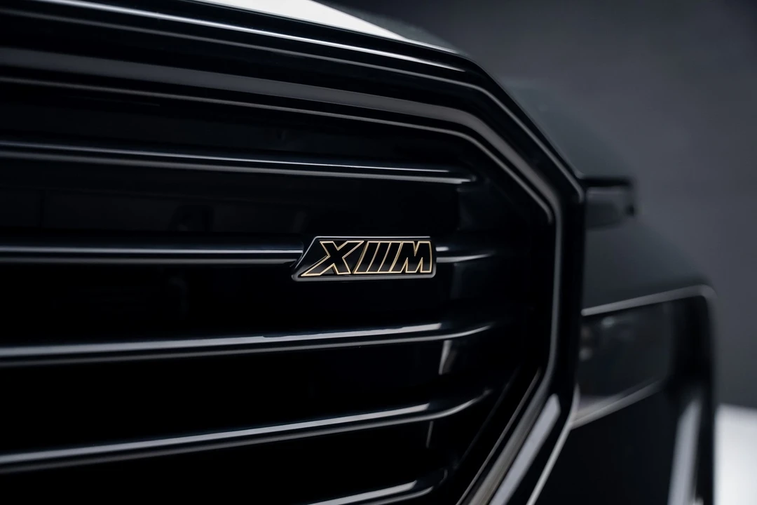 2023 BMW XM - Image 13 of 21