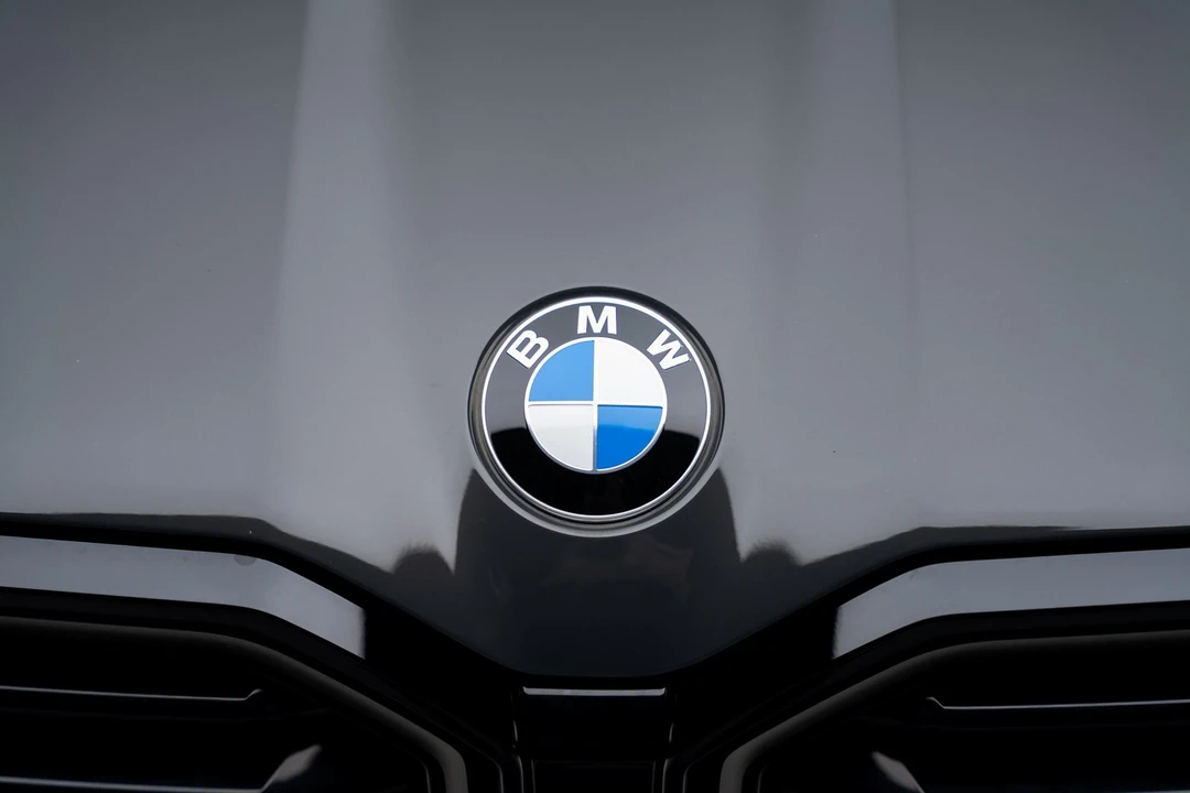 2023 BMW XM - Image 12 of 21