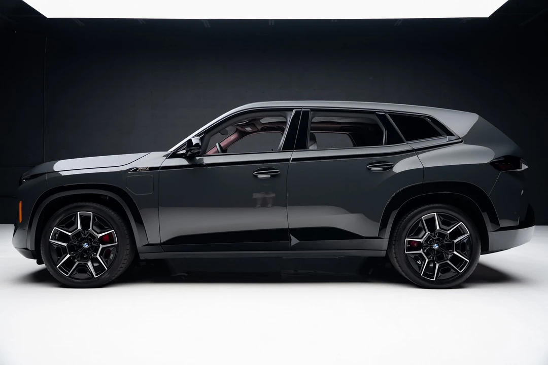 2023 BMW XM - Image 17 of 21
