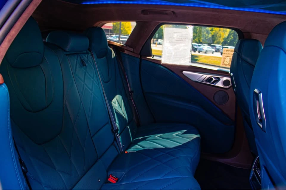 2023 BMW XM - Image 9 of 14
