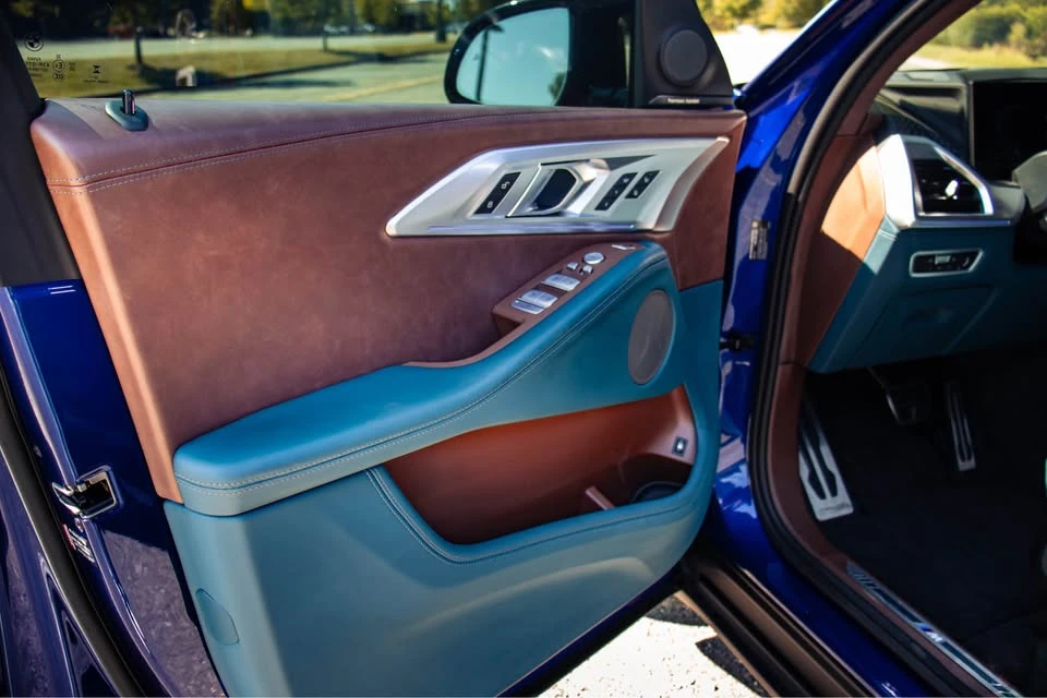 2023 BMW XM - Image 12 of 14