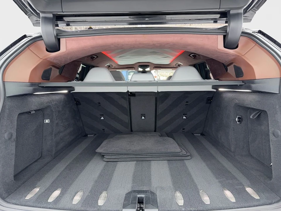 2023 BMW XM - Image 12 of 21