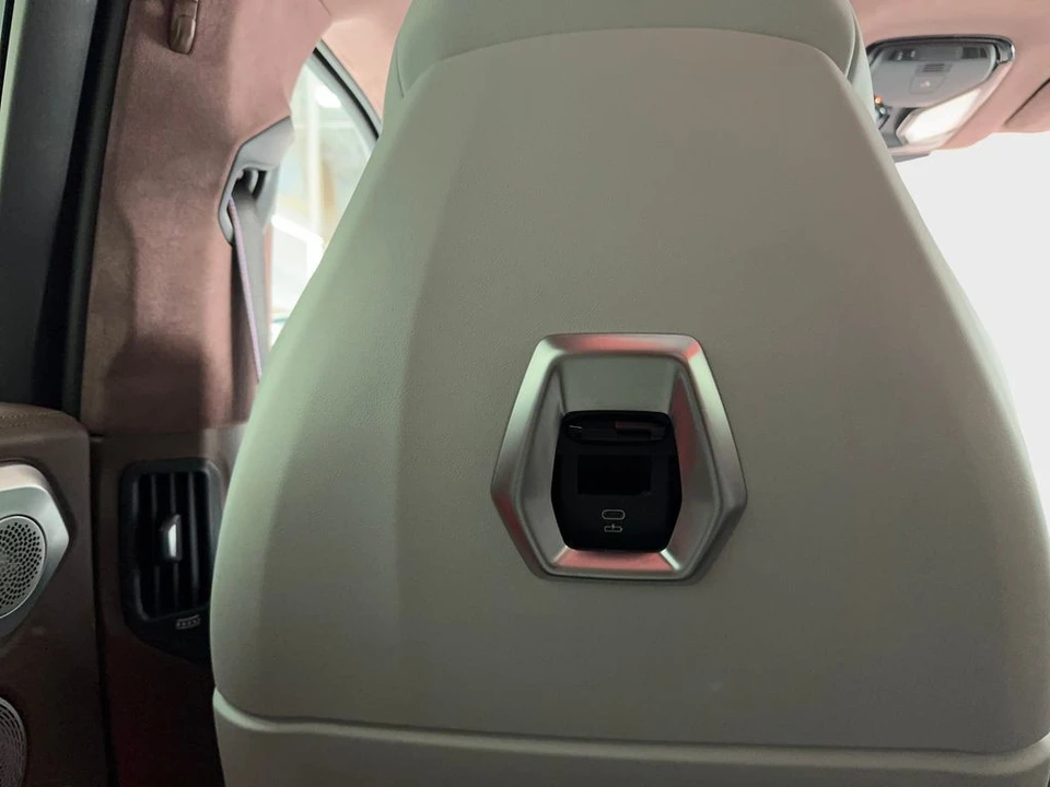 2023 BMW XM - Image 18 of 21