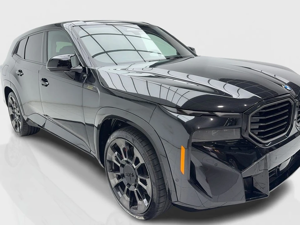 2023 BMW XM - Image 2 of 21