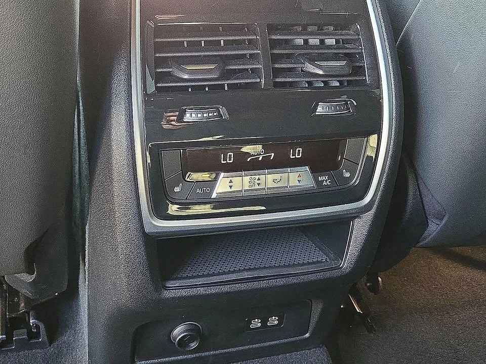 2023 BMW XM - Image 7 of 13