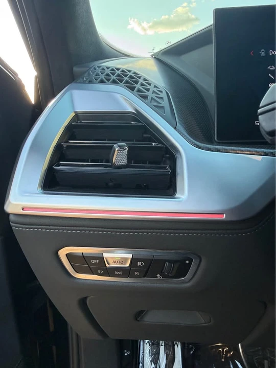2023 BMW XM - Image 15 of 19