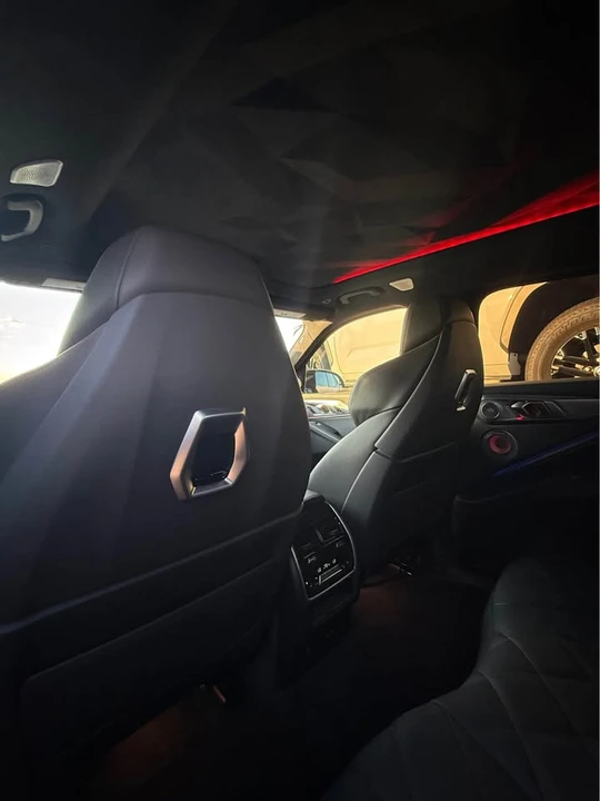 2023 BMW XM - Image 18 of 19