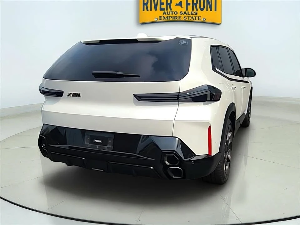 2023 BMW XM - Image 7 of 20