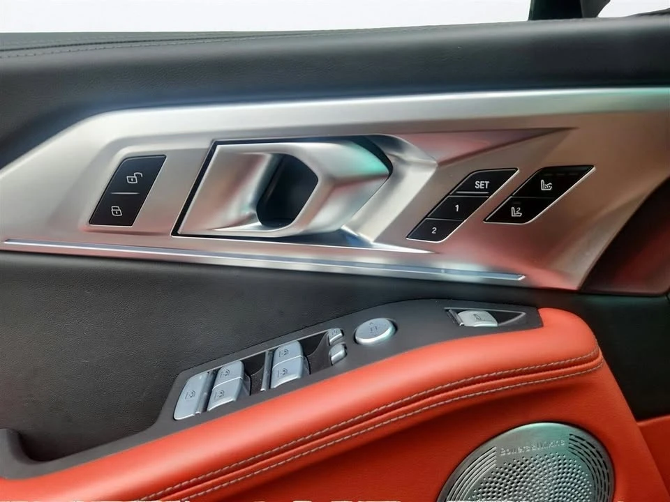 2023 BMW XM - Image 17 of 20