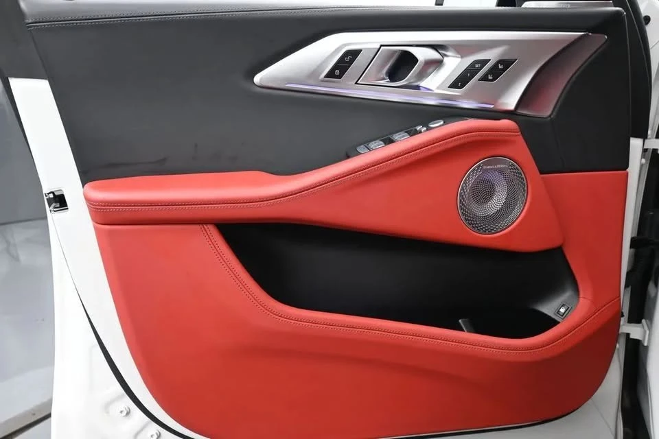 2023 BMW XM - Image 9 of 20