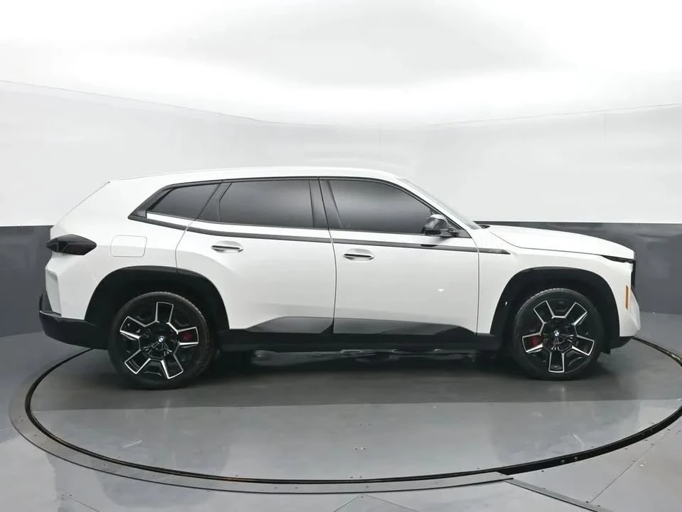 2023 BMW XM - Image 2 of 20
