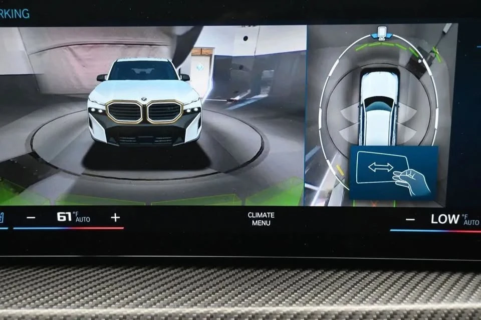 2023 BMW XM - Image 17 of 20