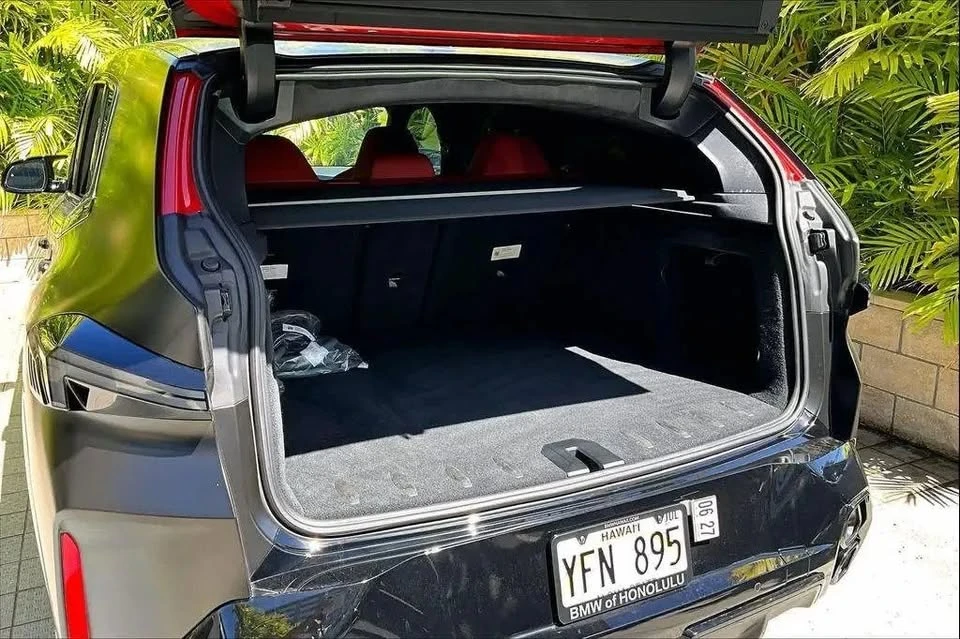 2023 BMW XM - Image 18 of 19
