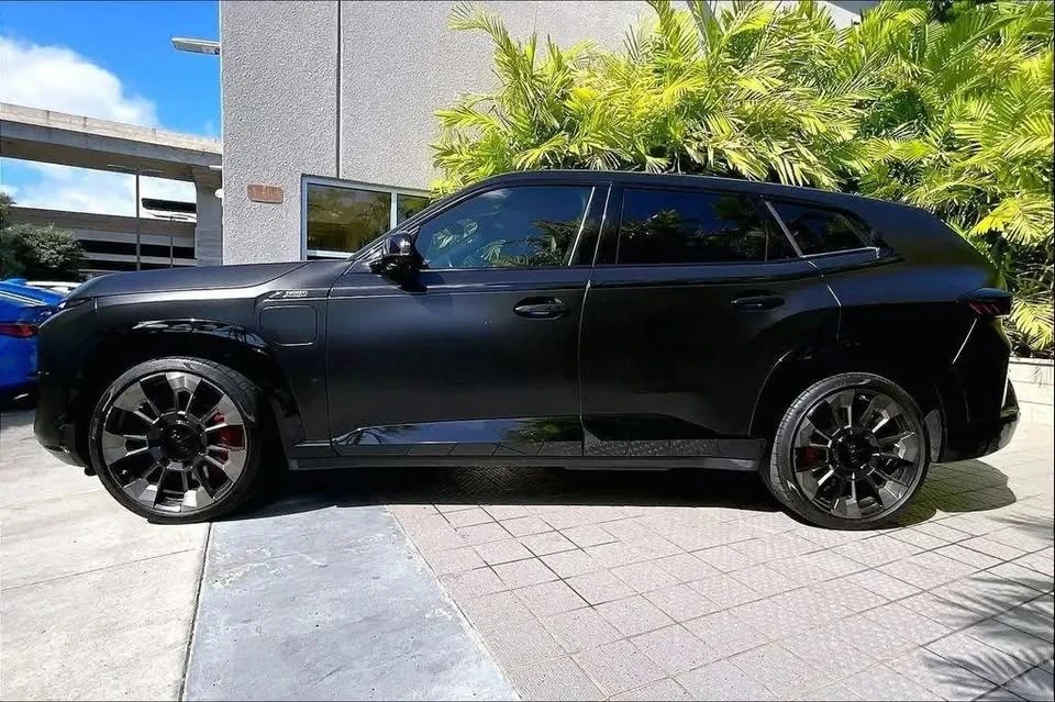 2023 BMW XM - Image 3 of 19