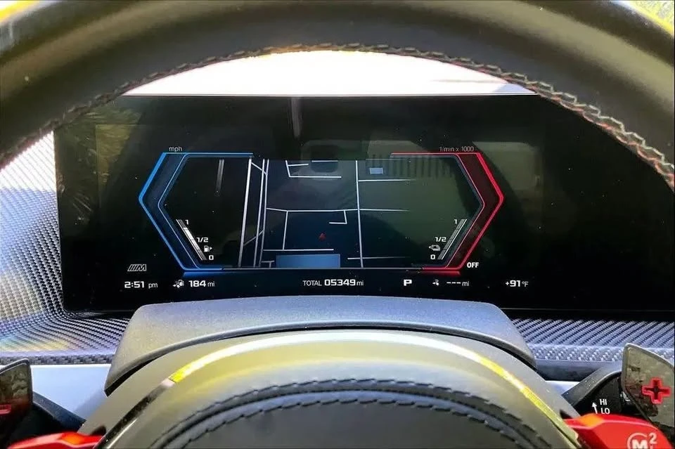 2023 BMW XM - Image 17 of 19