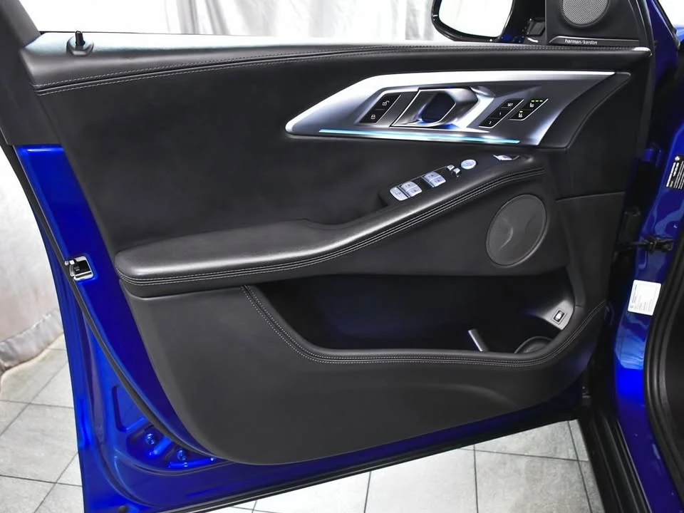 2023 BMW XM - Image 9 of 20
