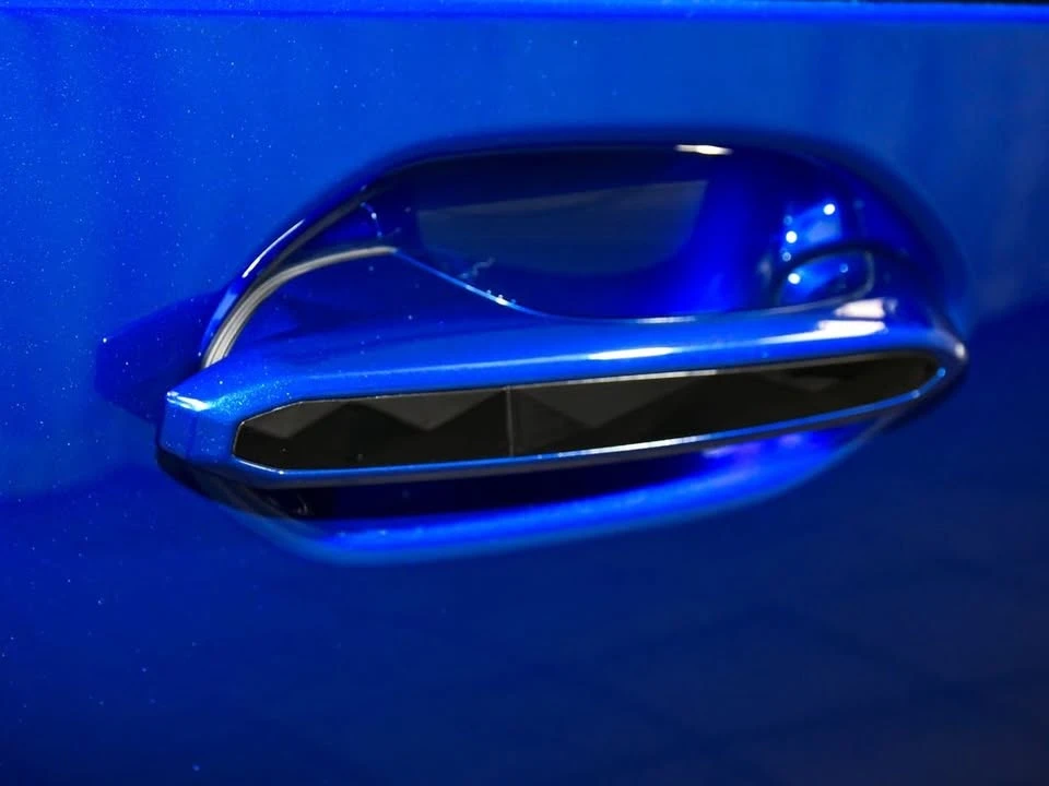 2023 BMW XM - Image 18 of 20