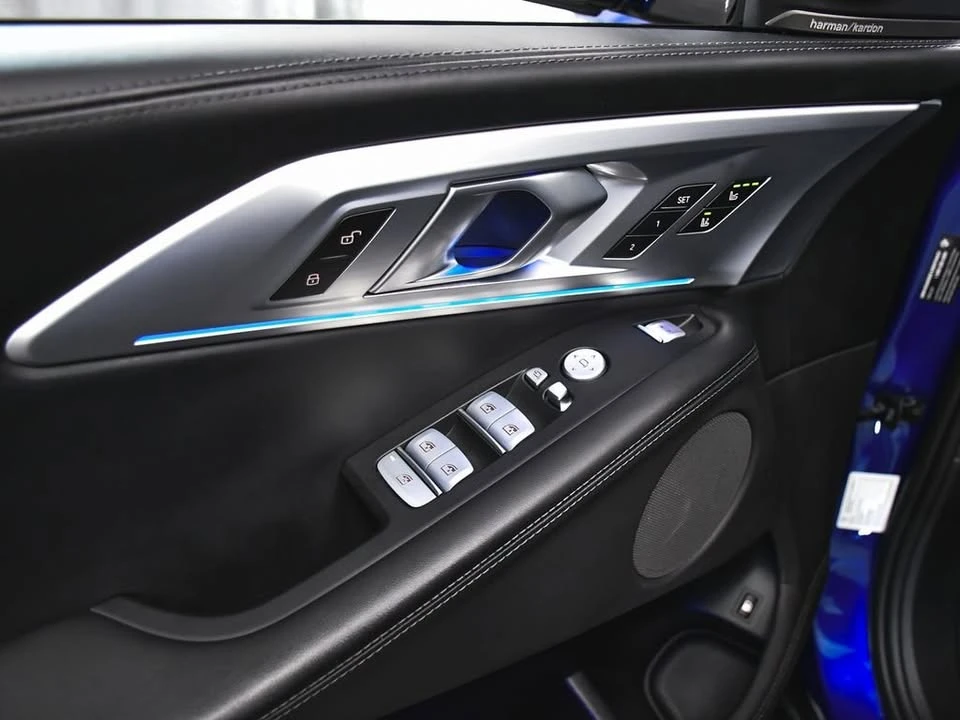 2023 BMW XM - Image 10 of 20