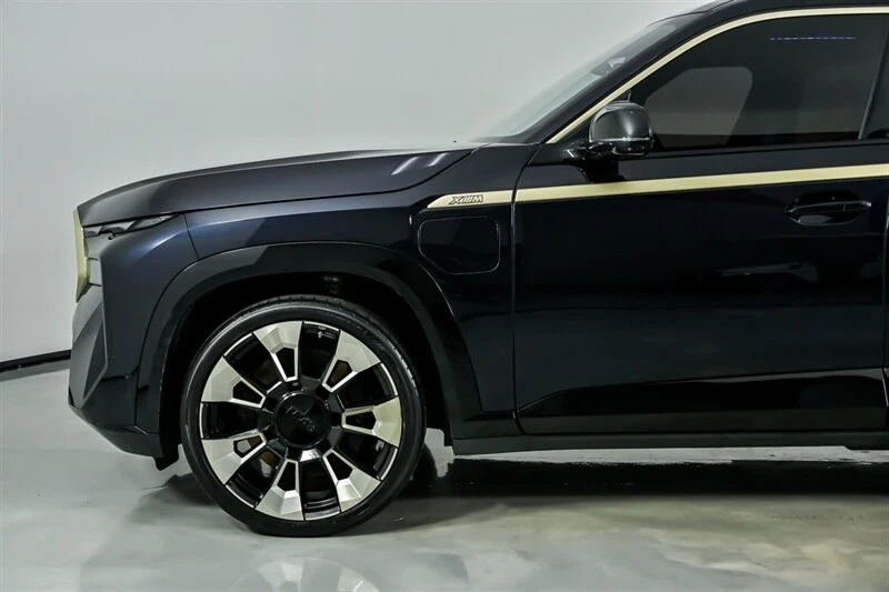 2023 BMW XM - Image 8 of 12