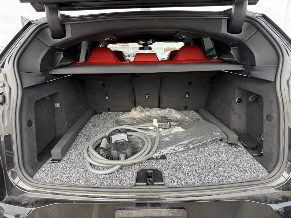 2023 BMW XM - Image 18 of 20