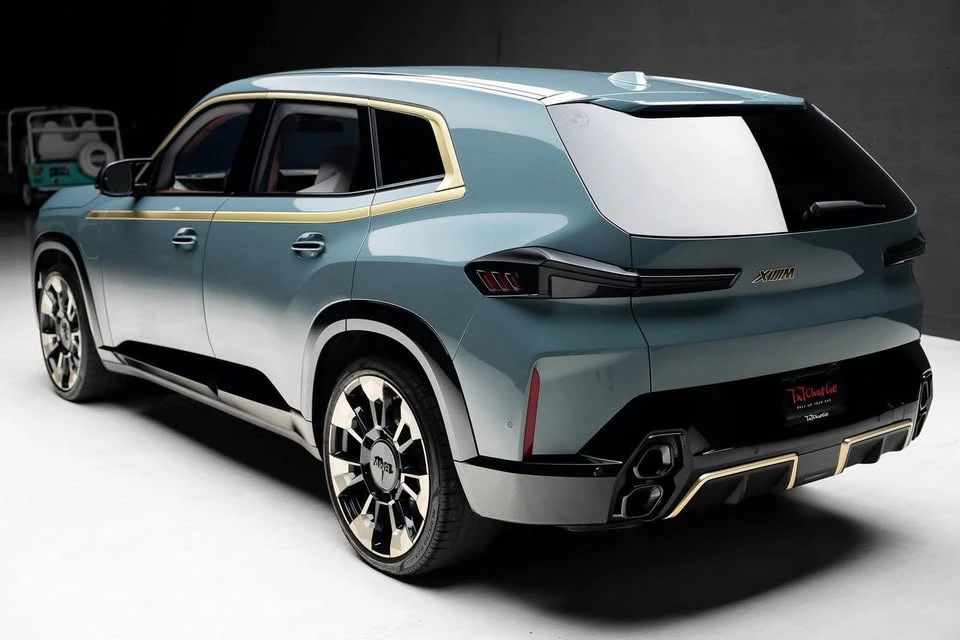 2023 BMW XM - Image 3 of 5