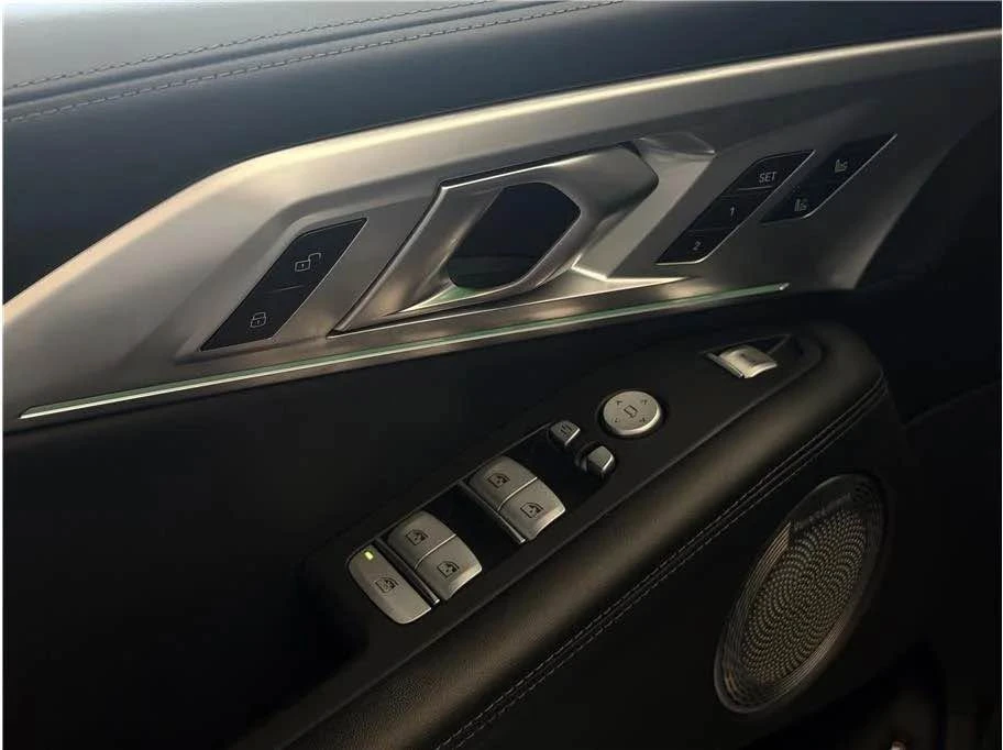 2023 BMW XM - Image 7 of 19