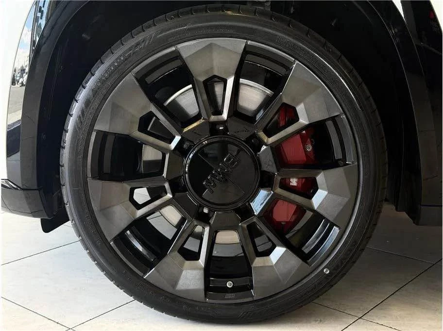 2023 BMW XM - Image 5 of 19