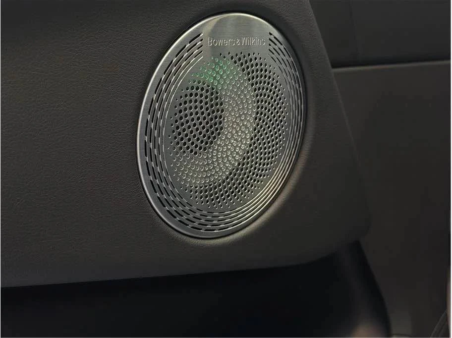 2023 BMW XM - Image 8 of 19