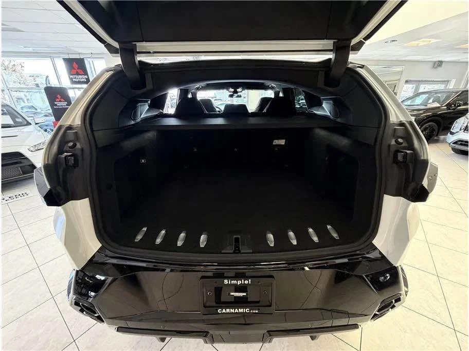 2023 BMW XM - Image 16 of 19