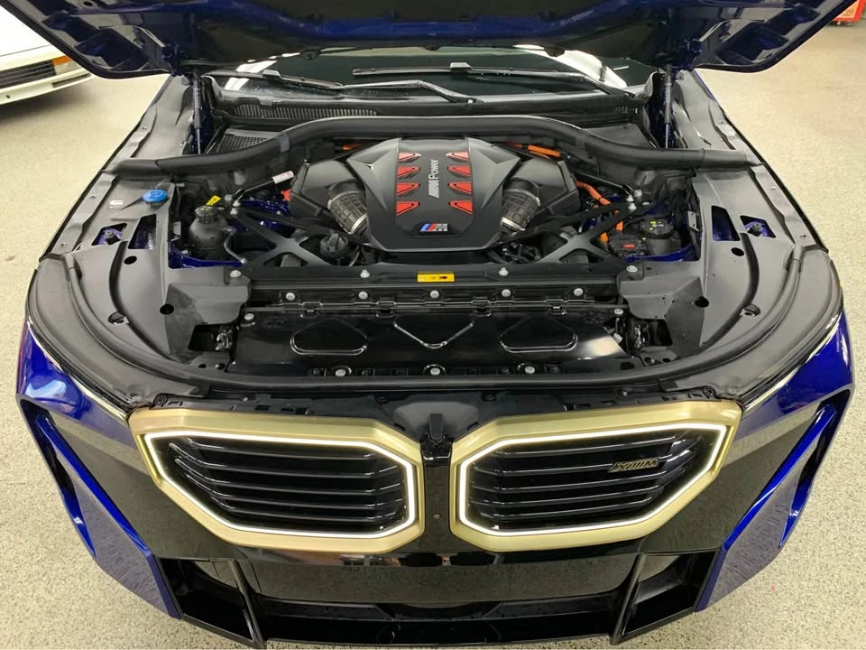 2023 BMW XM - Image 18 of 19