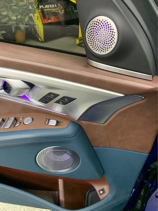2023 BMW XM - Image 13 of 19